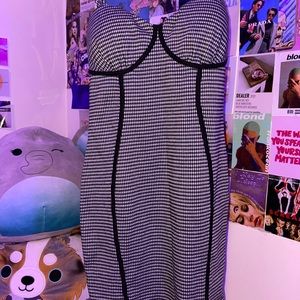 Sweetheart Outlined Bodycon Dress!